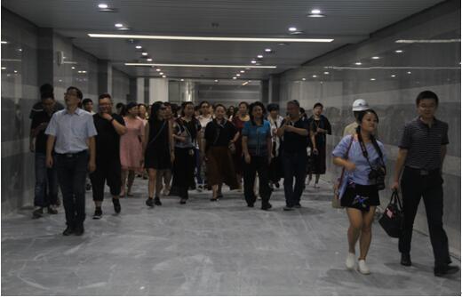 喜迎十九大,身邊看變化——我市干部賢內助、鄉鎮街道負責人參觀高鐵商務區