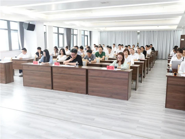 城投集團(tuán)舉辦“展現(xiàn)青年風(fēng)采，奉獻(xiàn)青春力量”主題演講比賽